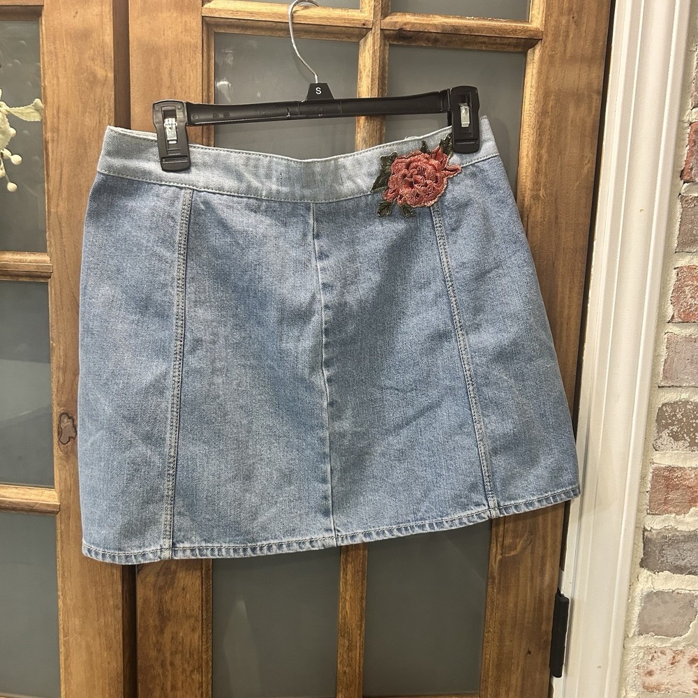 Zara Denim Mini Skirt Womens L Light Wash Blue Button Front Floral Embroidered